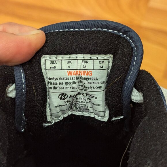 Heelys Wheeled Shoe - Picture 5 of 6